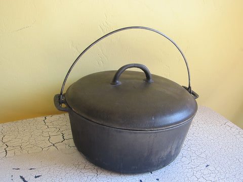 Griswold Cast Iron Dutch Oven Roaster, Erie #10 - Yesteryear Essentials
 - 1