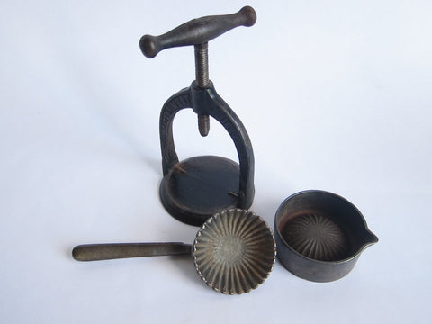 Antique Osborne Meat Juice Press, Victorian Cast Iron Patent March 1884 - Yesteryear Essentials
 - 1