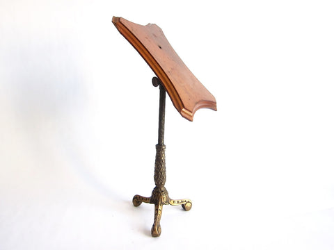 Victorian Brass Shoe Display Stand - Yesteryear Essentials
 - 1