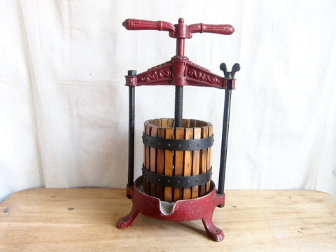 Antique Cast Iron Apple Cider Press - Yesteryear Essentials
 - 1